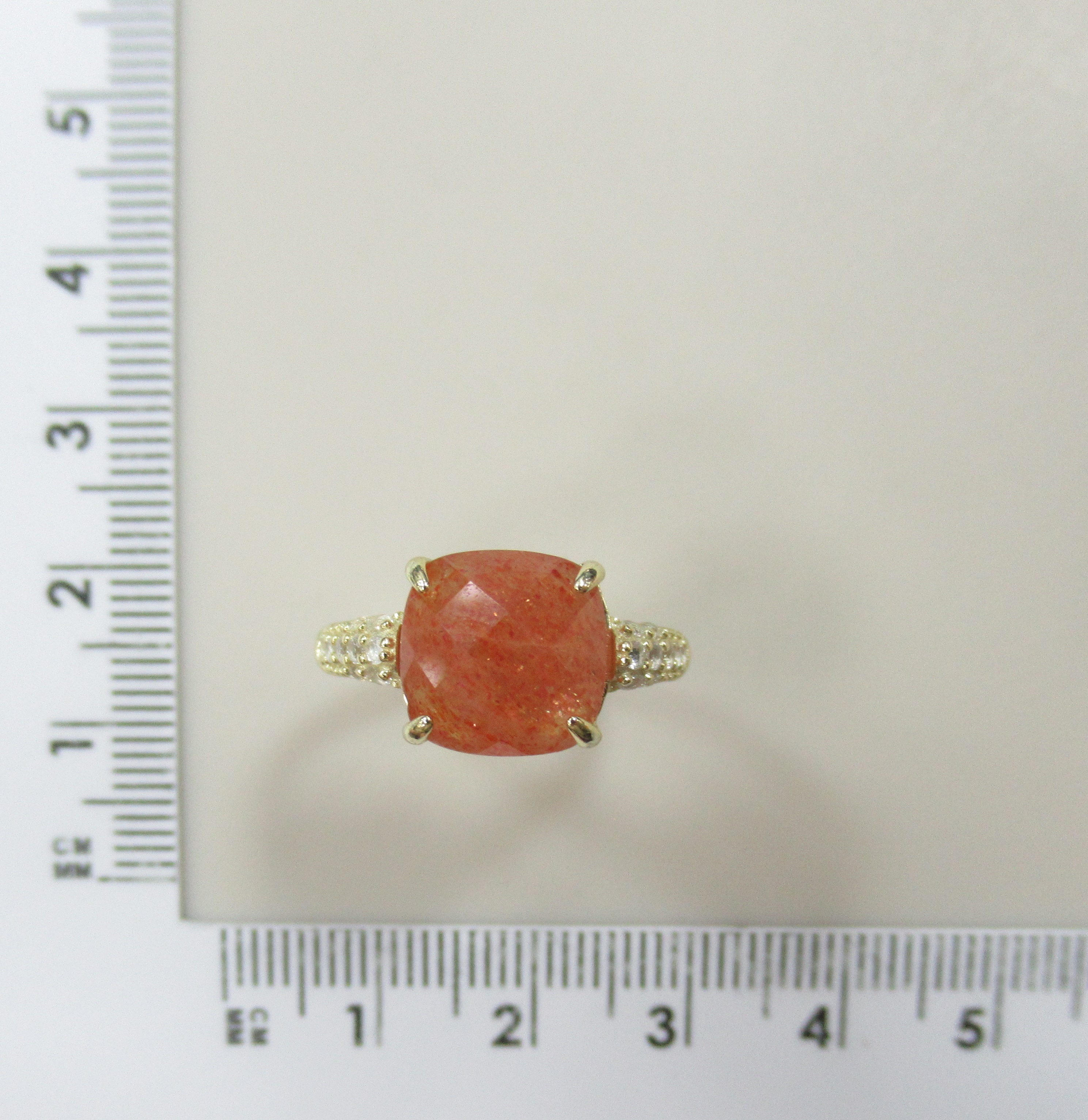 Серебряное кольцо с солнечным камнем